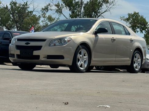Used 2011 Chevrolet Malibu LS image 2