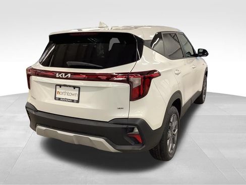 Used 2024 Kia Seltos LX AWD/4WD image 28