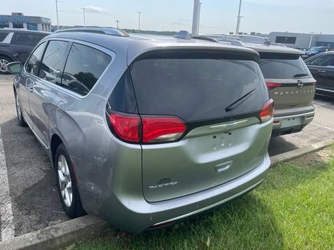 Used 2020 Chrysler Pacifica Touring-L w/ Tire & Wheel Group FWD image 6