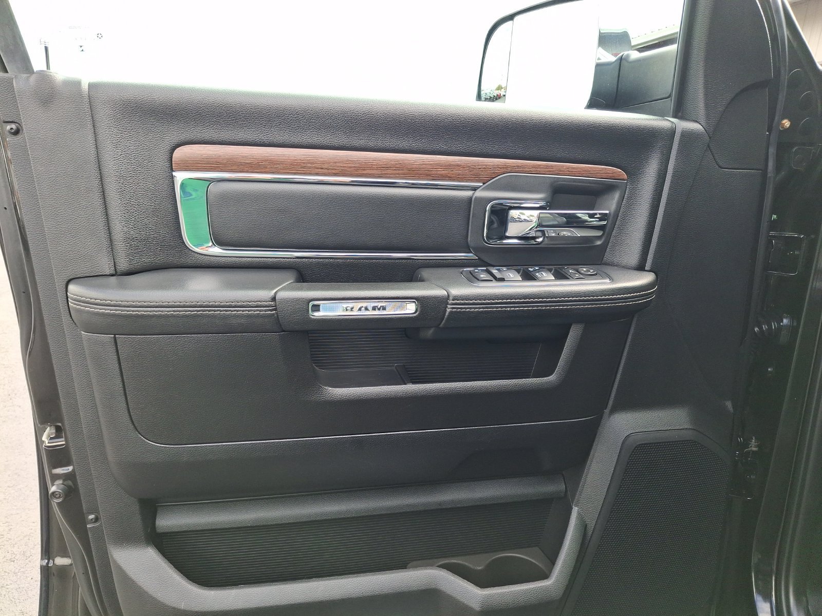 Used 2018 RAM 2500 Laramie w/ Convenience Group AWD/4WD image 18
