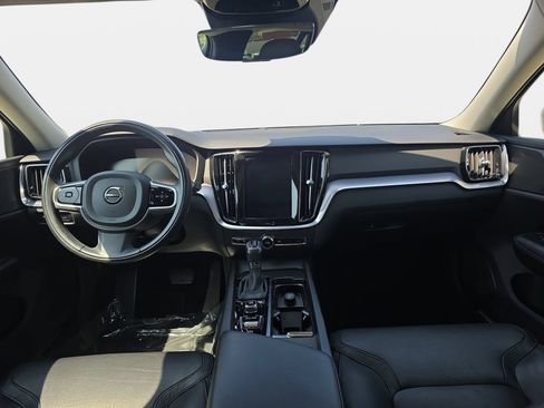 Used 2020 Volvo V60 T5 Cross Country AWD/4WD image 9