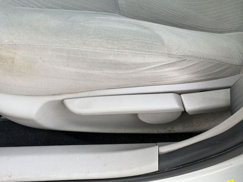 Used 2013 Toyota Corolla LE FWD image 14