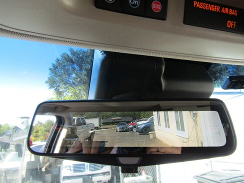 Used 2017 Cadillac Escalade Premium Luxury image 37