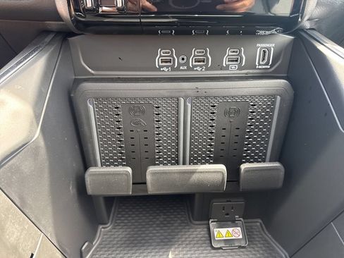 New 2026 RAM 1500 Laramie AWD/4WD image 7