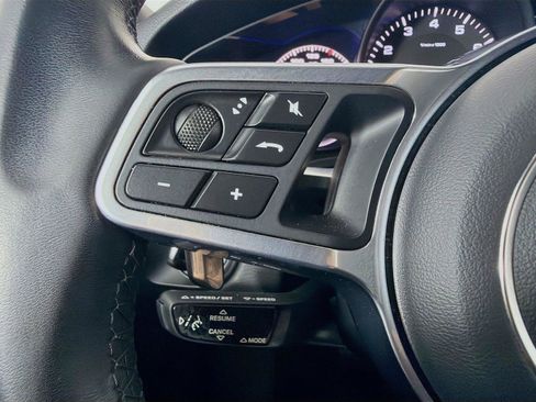 Certified 2023 Porsche Cayenne Coupe AWD/4WD image 12