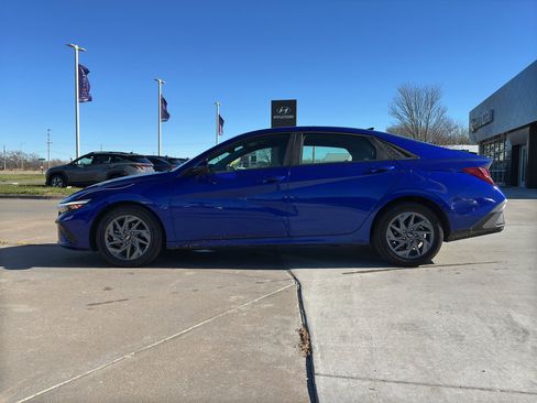 Certified 2024 Hyundai Elantra SEL image 4