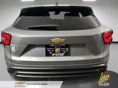 Used 2025 Chevrolet Trax LS w/ LS Convenience Package image 7