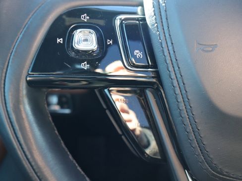 Used 2022 Lincoln Aviator Reserve w/ Equipment Group 201A image 17