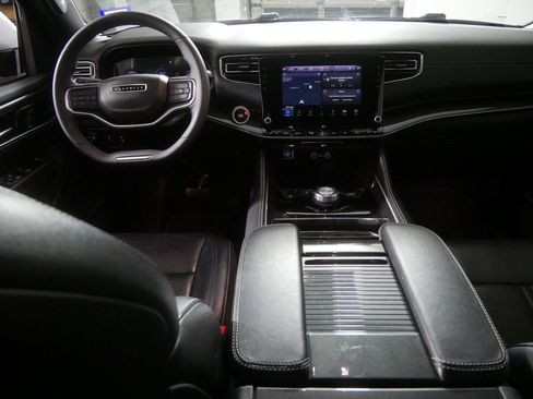 Used 2022 Jeep Wagoneer Series I RWD image 23
