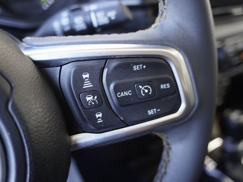 Used 2024 Jeep Wrangler Unlimited Sahara AWD/4WD image 19