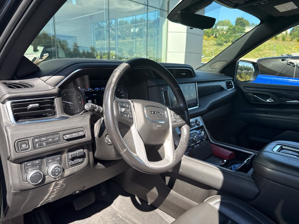 Used 2021 GMC Yukon Denali w/ Denali Premium Package AWD/4WD image 5