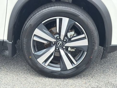 Used 2023 Nissan Rogue SL FWD image 12