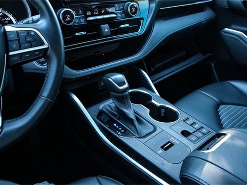 Used 2023 Toyota Highlander XSE image 23