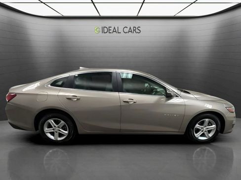 Used 2022 Chevrolet Malibu LT FWD image 4