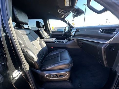 Used 2024 Jeep Wagoneer L Series III w/ Flexible Seating Group image 30