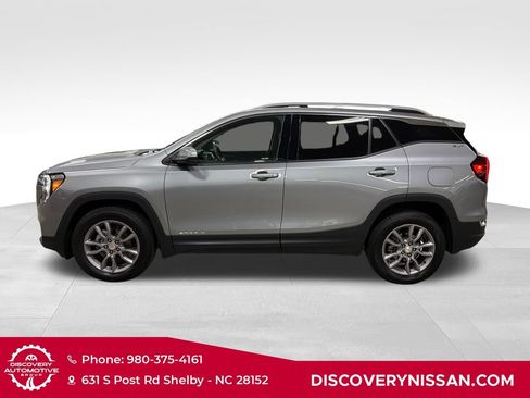 Used 2024 GMC Terrain SLT AWD/4WD image 9