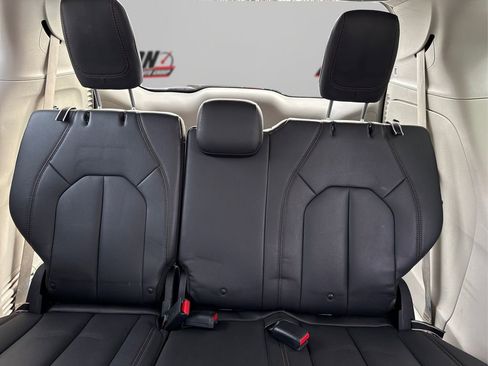 Used 2017 Chrysler Pacifica Touring-L image 33