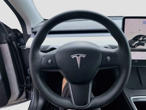 Used 2024 Tesla Model Y Long Range RWD image 11