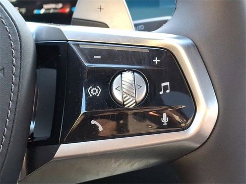 Used 2025 BMW 740i xDrive w/ Premium Package image 23