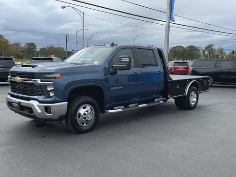 Used 2025 Chevrolet Silverado 3500 LT w/ Convenience Package AWD/4WD image 4
