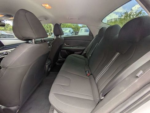 Used 2024 Hyundai Elantra SEL FWD image 12