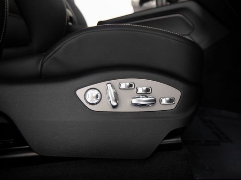 New 2026 Porsche Macan GTS image 36