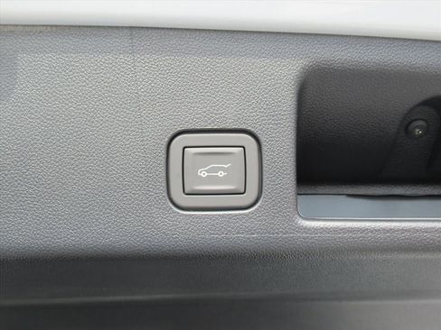 New 2025 Chevrolet Equinox EV LT image 30