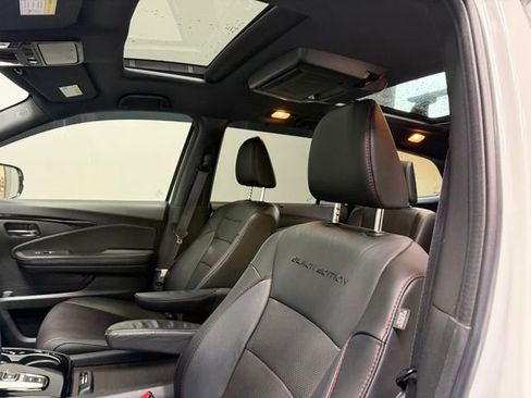 Used 2022 Honda Pilot Black Edition image 17