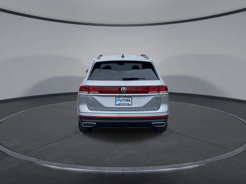 Used 2025 Volkswagen Atlas SE image 7