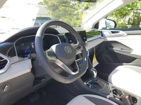 New 2026 Volkswagen Taos SE FWD image 18