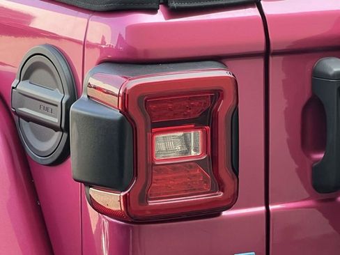 Certified 2022 Jeep Wrangler Unlimited Rubicon 4xe image 8