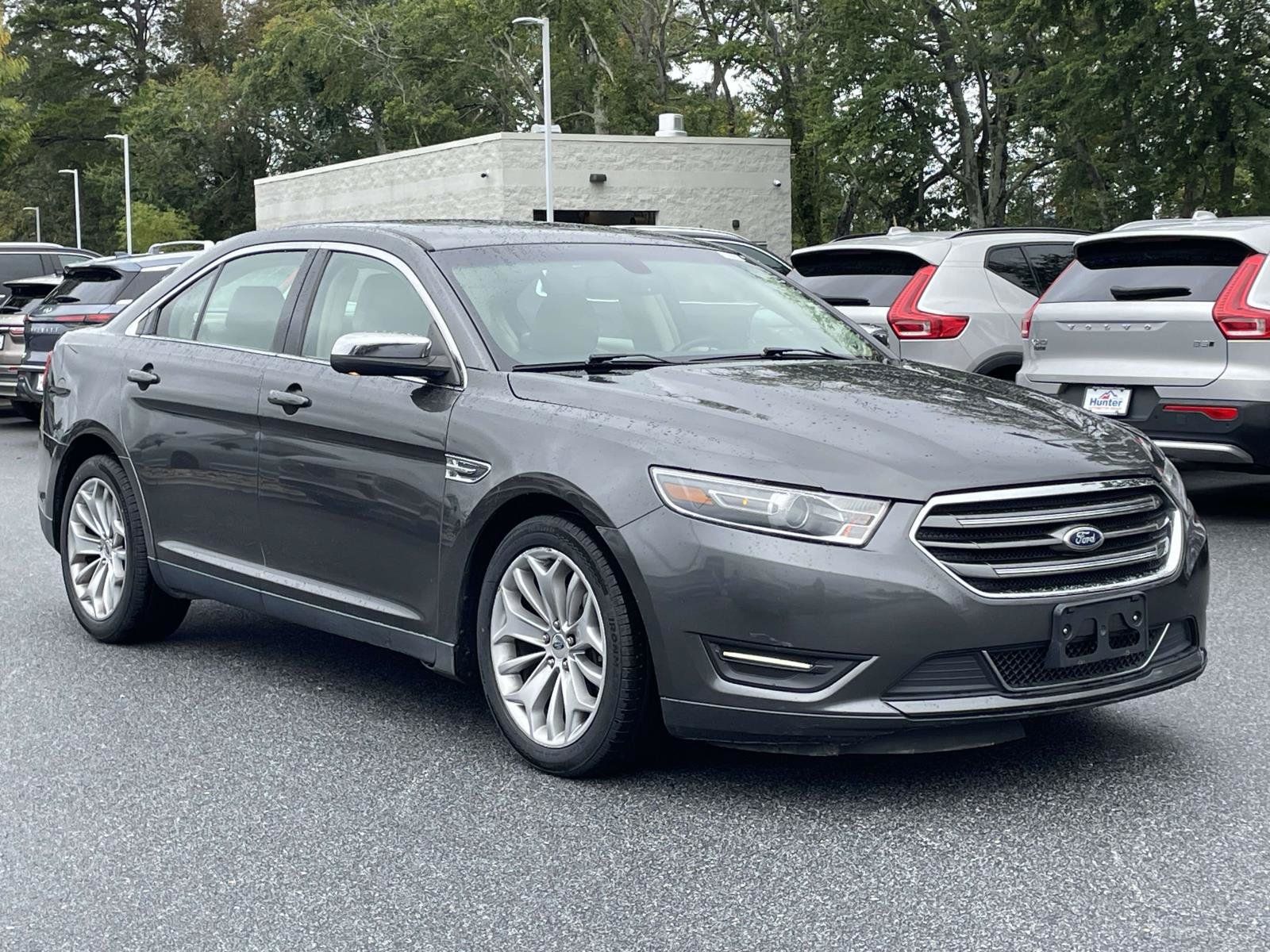 Used 2016 Ford Taurus Limited FWD image 1