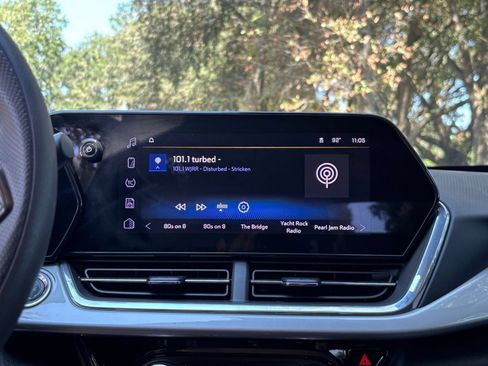 Used 2025 Chevrolet Trax LT FWD image 20