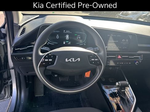 Certified 2025 Kia Niro LX image 3