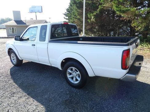 Used 2004 Nissan Frontier XE w/ (VTP) Value Truck Pkg RWD image 3