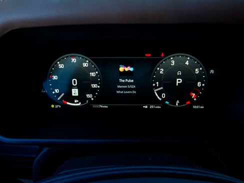 New 2025 Land Rover Defender 110 X image 9