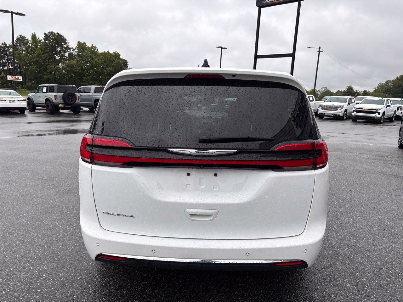 Used 2025 Chrysler Pacifica Select FWD image 8