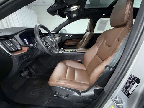 Used 2023 Volvo XC60 B5 Plus AWD/4WD image 13