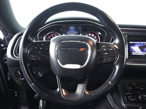 Used 2016 Dodge Challenger SXT image 11