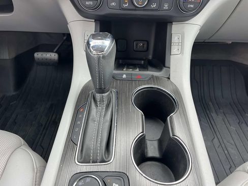 Used 2018 GMC Acadia SLT FWD image 12