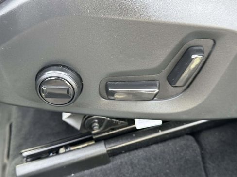 Certified 2024 Volvo XC60 B5 Plus w/ Protection Package Premier image 18