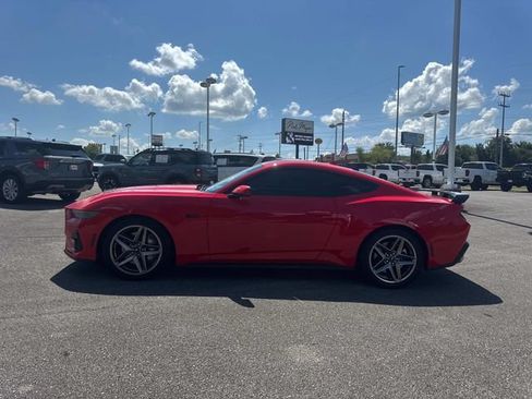 Used 2025 Ford Mustang GT Premium RWD image 7