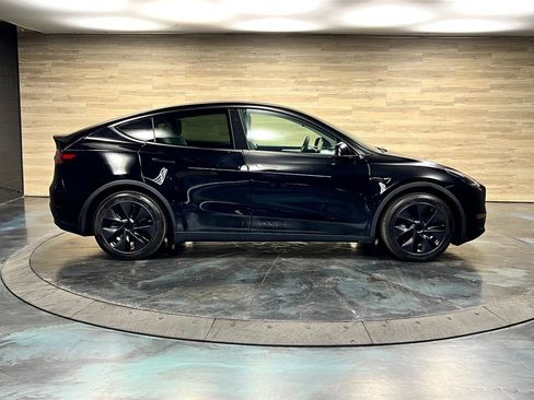 Used 2024 Tesla Model Y Long Range AWD/4WD image 26
