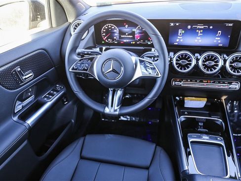 New 2025 Mercedes-Benz GLA 250 4MATIC image 16