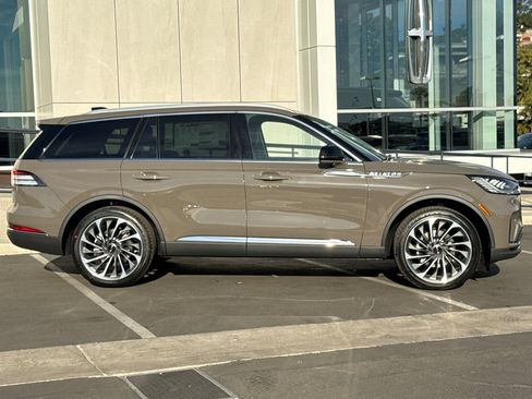 New 2026 Lincoln Aviator Reserve RWD image 2