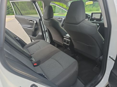 Used 2024 Toyota RAV4 XLE AWD/4WD image 11
