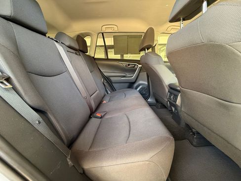 Used 2022 Toyota RAV4 LE FWD image 25