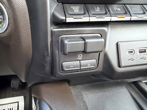 Used 2022 GMC Sierra 3500 Denali w/ Denali Ultimate Package image 16