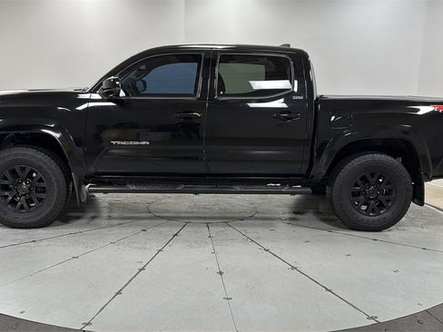 Certified 2017 Toyota Tacoma SR5 image 8