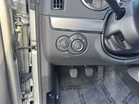 Used 2005 Chevrolet SSR w/ Preferred Equipment Group image 20